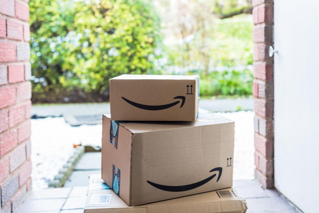A Guide to Amazon Day Delivery vs Amazon Prime 